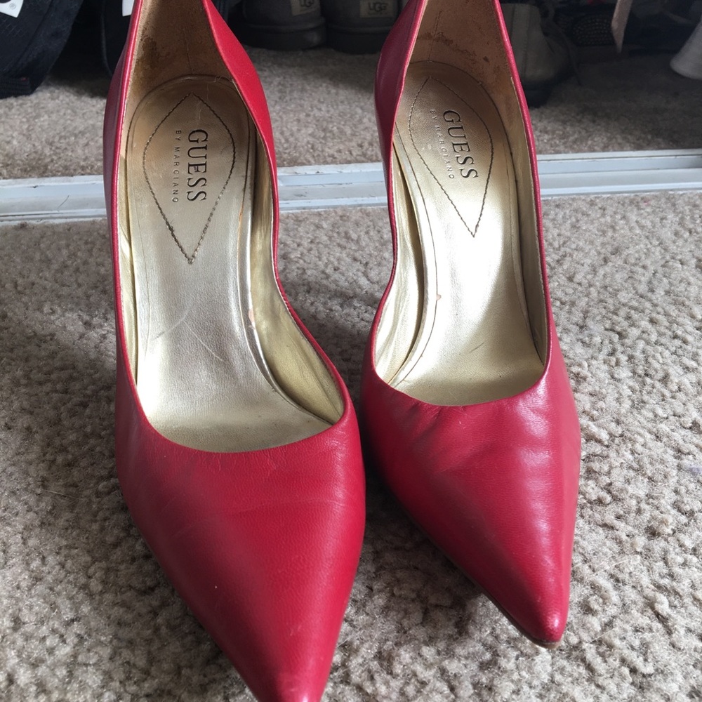 Guess by Marciano red pointy toe pumps